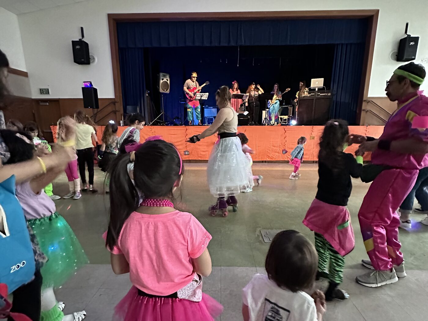 Madera students and families dancing at an eighties-themed school event